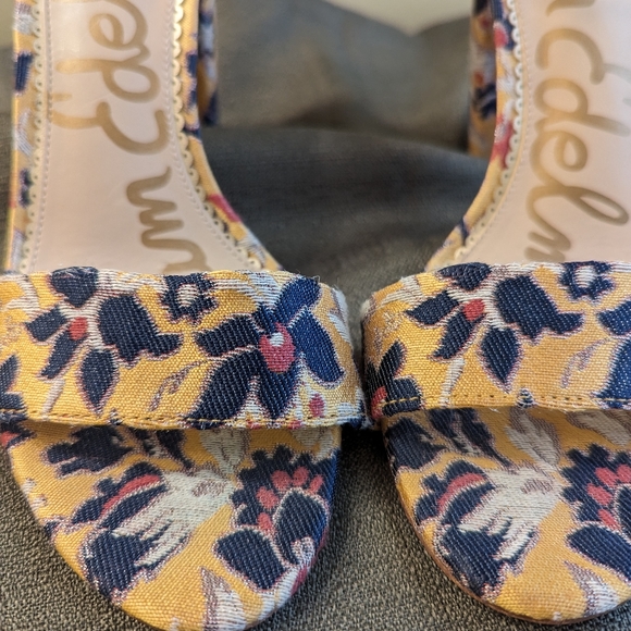 Sam Edelman Jacquard Floral Gold Block Heel with Ankle Strap Size 7.5 💛 - Picture 5 of 6